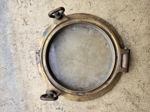 Tasación del Escotilla de un Barco Antiguo
