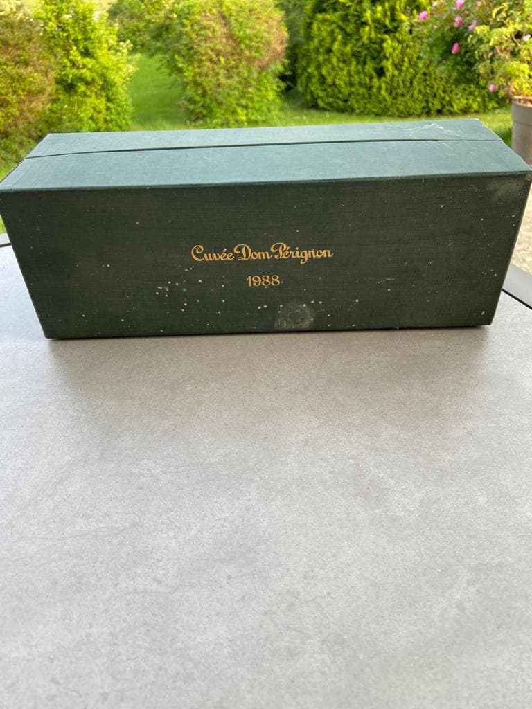 Tasación del Valor de una Botella de Champagne Dom Perignon Cuvee 1988 en su Estuche Original