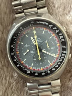 “Tasación del valor de un Reloj Omega vintage de los años 1970 con rayones de uso en la correa”
