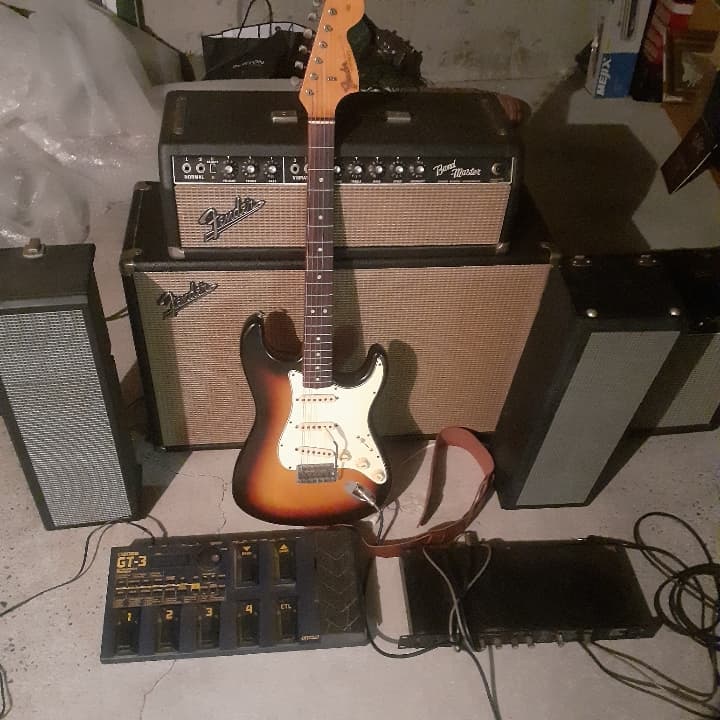 Tasación del valor de una guitarra eléctrica de la marca Fender datada en el año emblemático 1967