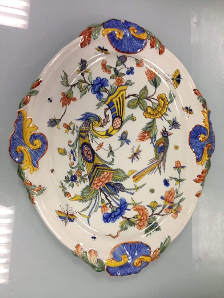 Tasación de un plato de loza de Ruan moderno