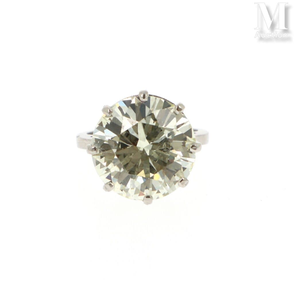 Anillo de diamante solitario: adjudicado en 68 000 € en París, Drouot