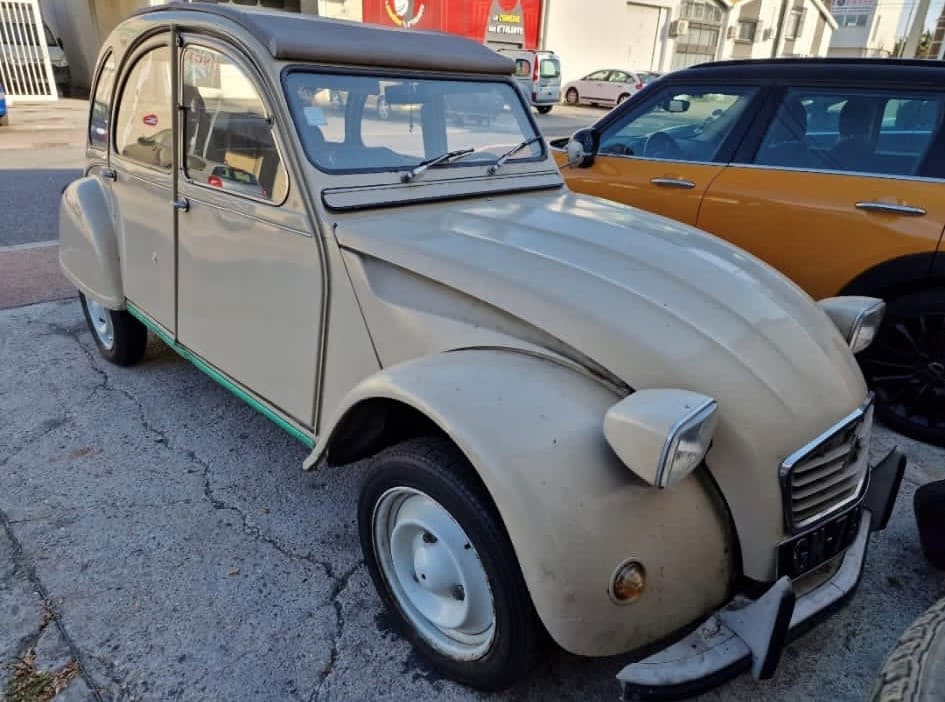 Tasación del valor de un 2CV de colección en estado medio que no ha arrancado en años