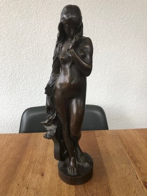 Tasación de valor para una escultura femenina en bronce de 38 cm firmada por Alexandre Falguière