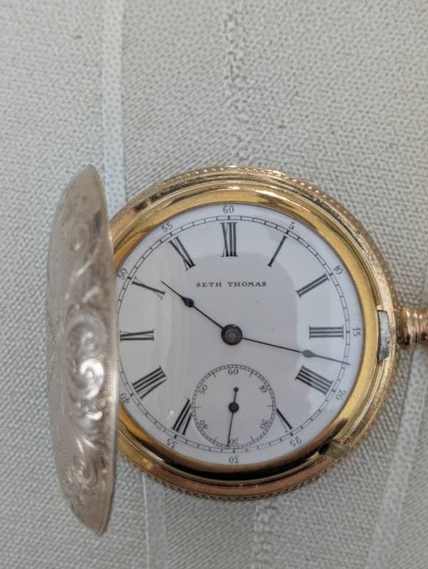 Evaluación de un reloj de bolsillo SETH THOMAS de calidad excepcional en oro amarillo de 14K en perfecto estado de funcionamiento
