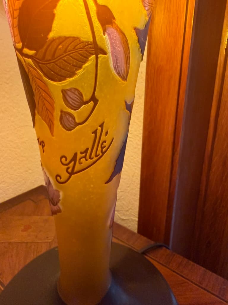 Tasación de una excepcional lámpara Galle con dimensiones de 60 cm por 30 cm