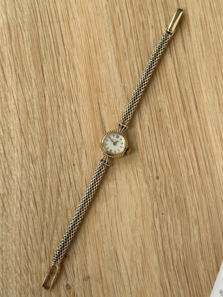 Tasación del valor de un reloj de pulsera de oro para mujer Movado – Modelo automático Tasación del valor de un reloj de pulsera de oro para mujer Movado – Modelo automático