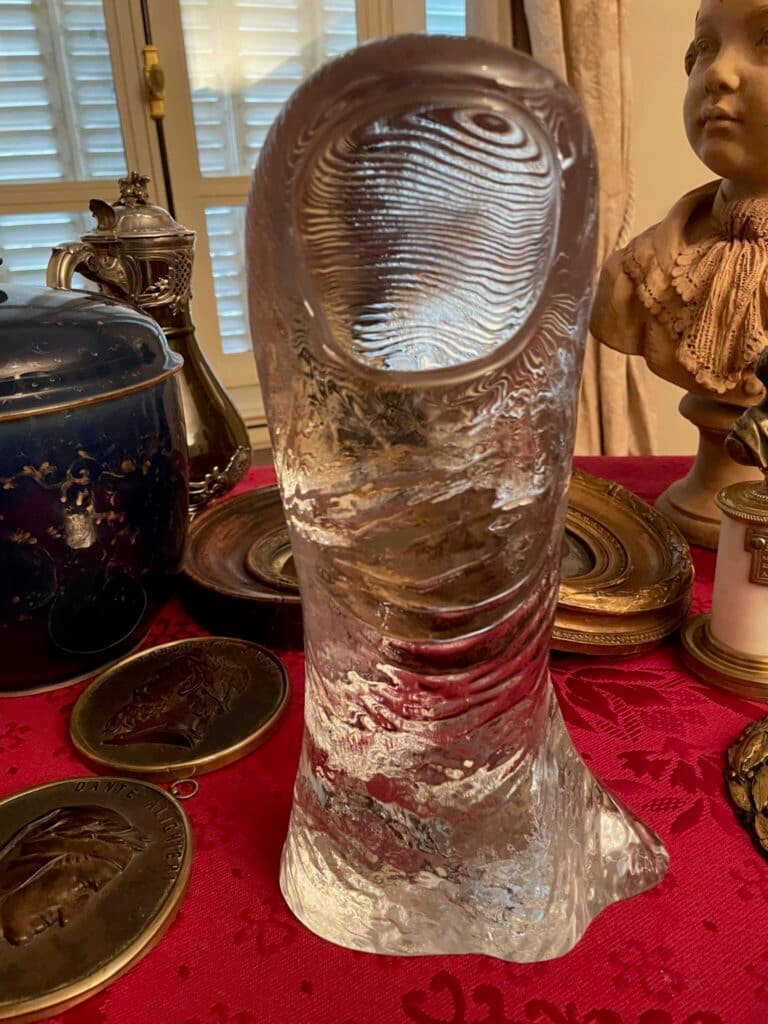Tasación de la escultura icónica ‘Pulgar de César’ en Cristal, edición limitada número 86 de 300
