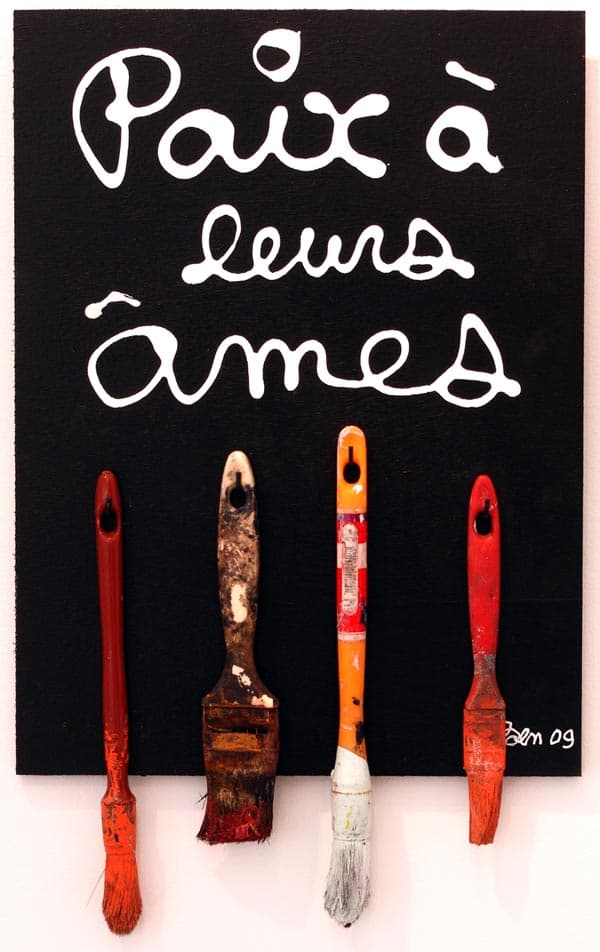 Tasación de la obra “Paz a sus almas” de Ben Vauthier datada en 2009 con pinceles integrados