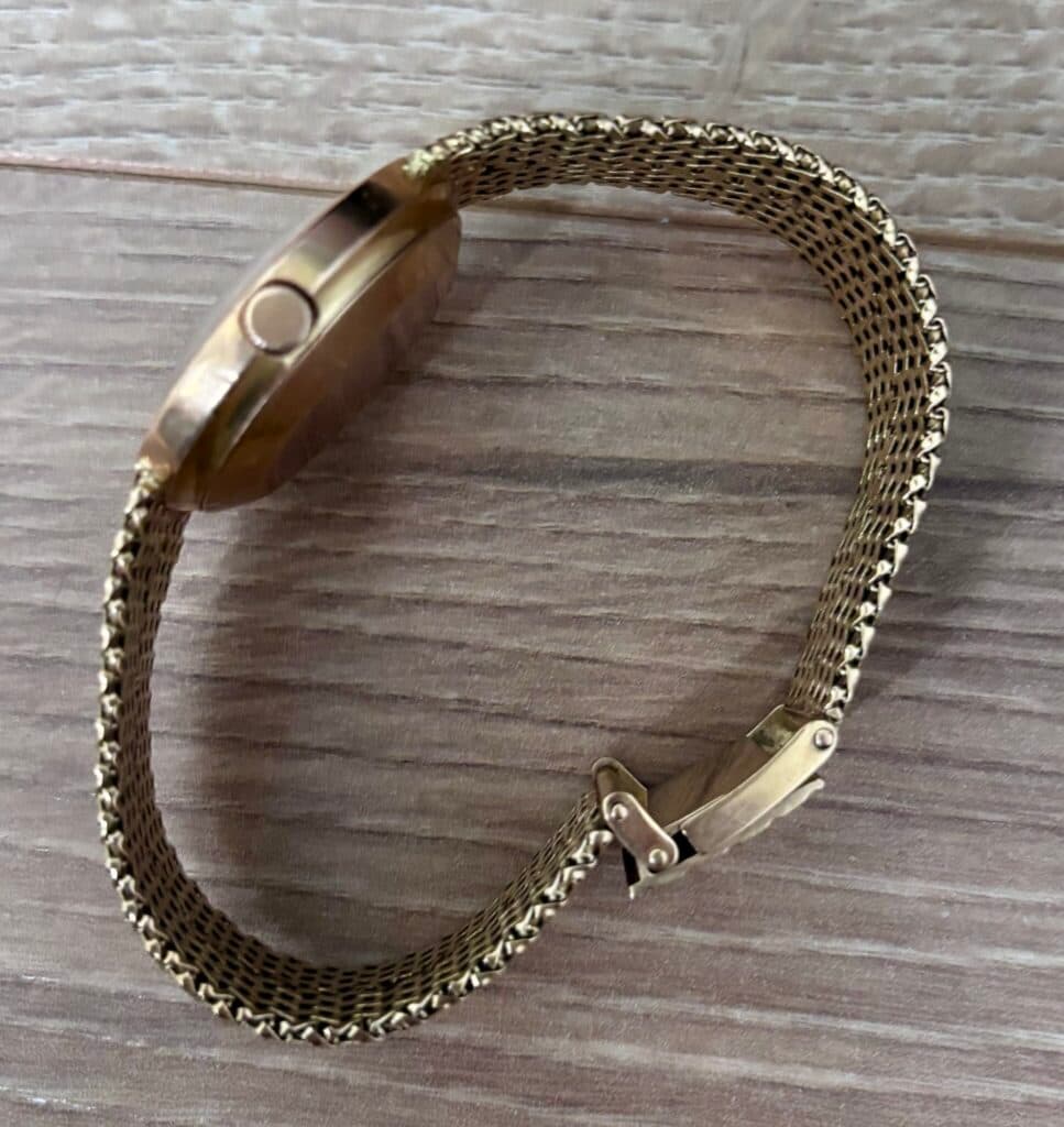 Tasación del valor del reloj de oro Ernest Borel con pulsera de oro, modificado con un funcionamiento a pila